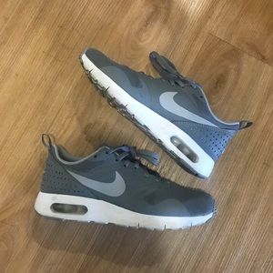 Nike Gray tavas sneakers